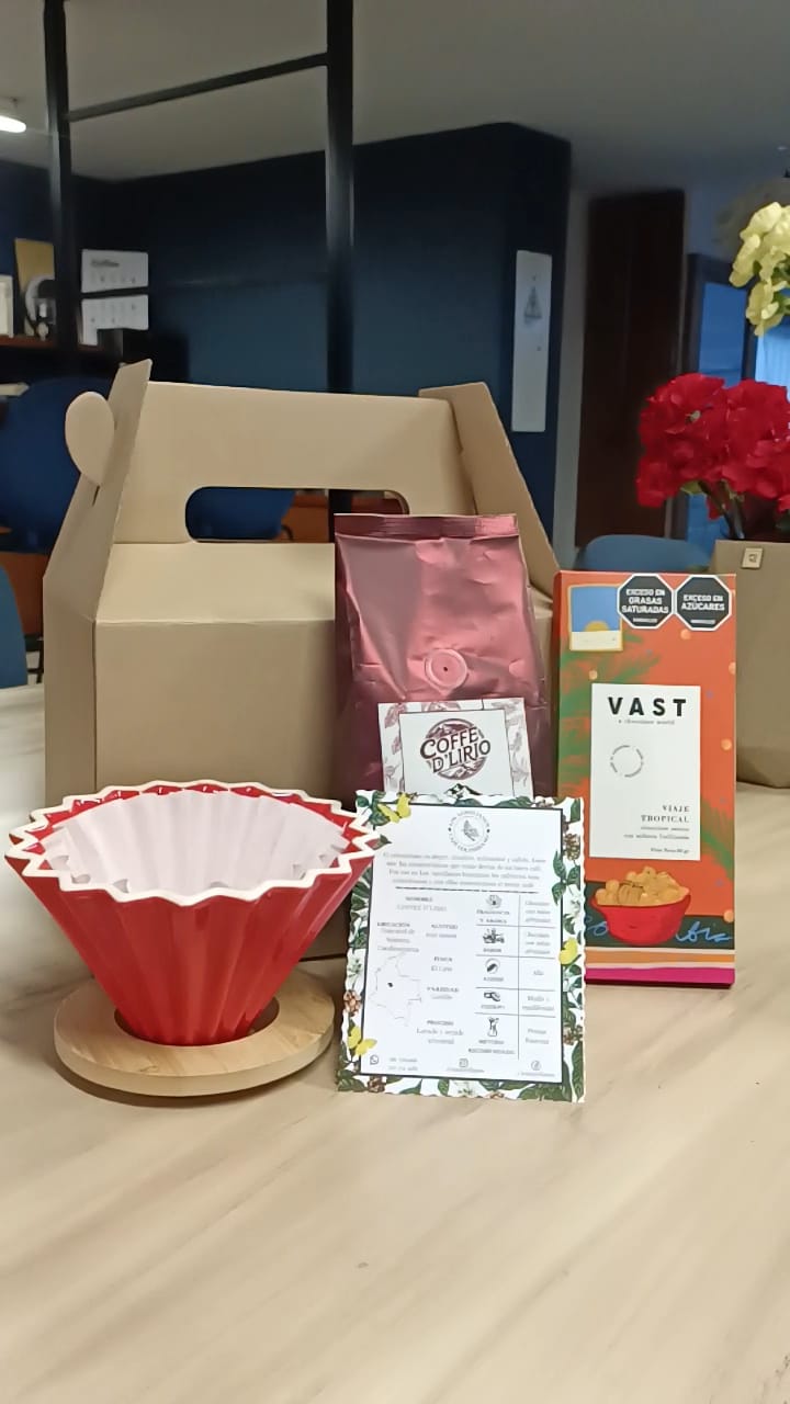 Opción 2. Café 250gr + Chocolate Vast + Origami Drip + Tarjeta + Empaque